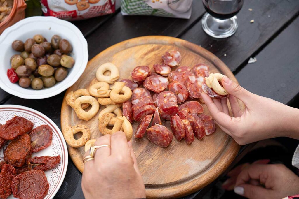 A cosa abbinare i taralli? Guida completa per una degustazione perfetta 1 A cosa abbinare i taralli? Guida completa per una degustazione perfetta